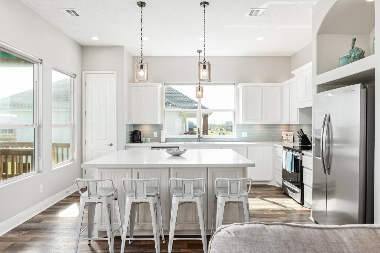 Stylish 4Br Crystal Beach Retreat Walk To Beach Bolivar Peninsula Екстер'єр фото